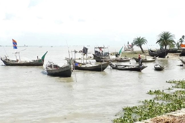 মা ইলিশ রক্ষায় ২২ দিনের জন্য মেঘনায় মাছ ধরা নিষিদ্ধ